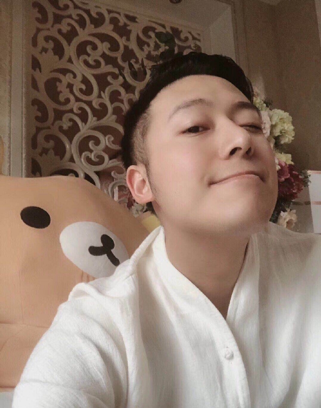 沉稳的第三张照片--广东中老年相亲网