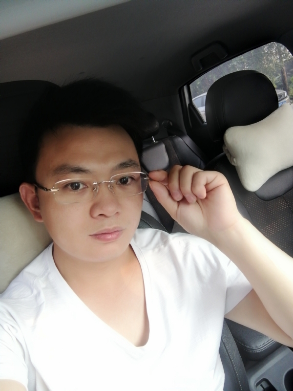幸福的拥抱的第二张照片--广东中老年相亲网